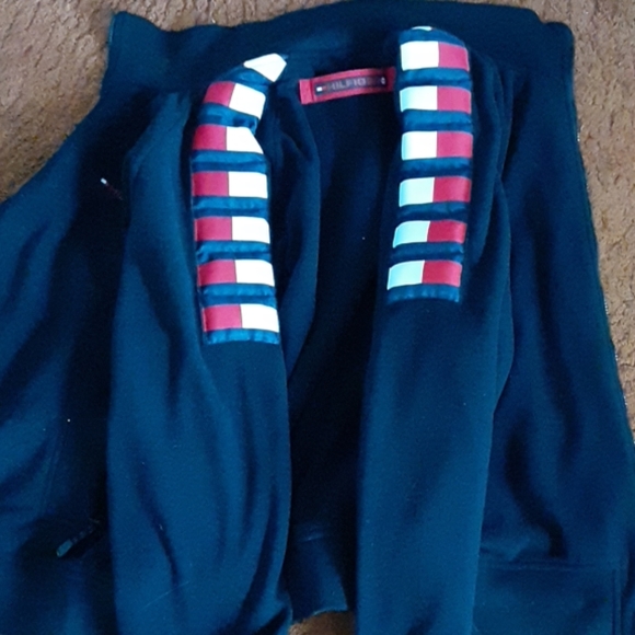 Tommy Hilfiger long sleeve jacket/fleece - Picture 6 of 7